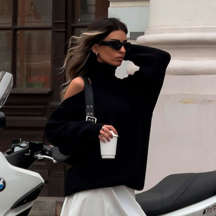 Trendy turtleneck sweater for women with a relaxed fit Lune London