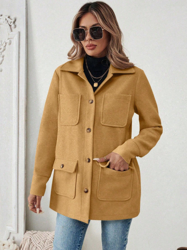 Trendy utility jacket for women with large pockets and golden print Lune London