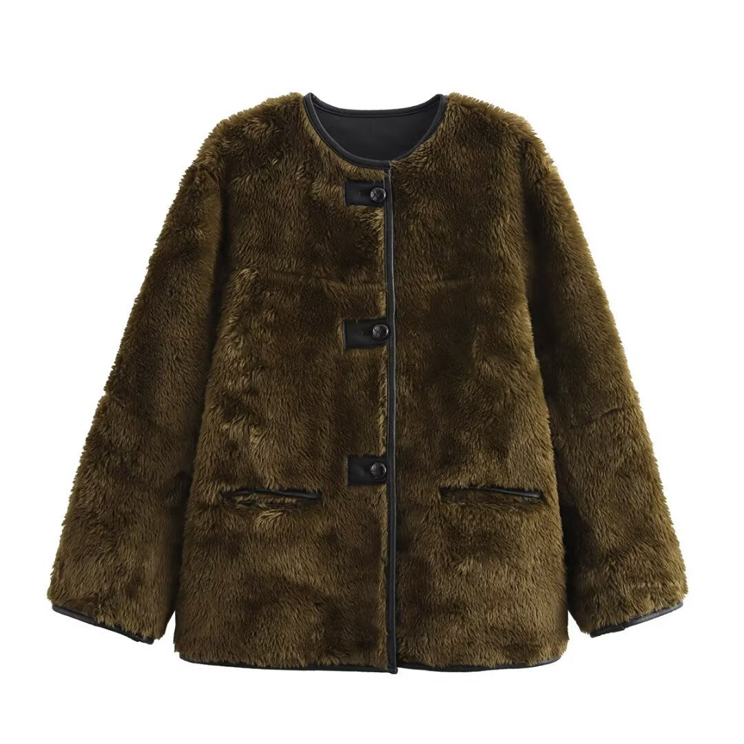 Women’s plush jacket with high-quality faux fur and practical pockets Lune London