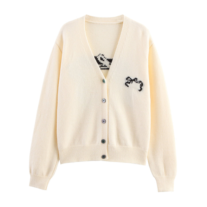 Ladies cozy knit pullover with an elegant V-neck and a decorative cut Lune London