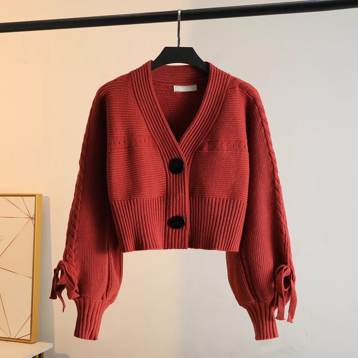 Cardigan court à la mode pour femmes avec des détails de boutons élégants et une texture côtelée unique Chic & Stil