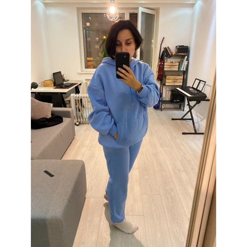 Casual loungewear set for women with a comfy hoodie and comfy joggers Lune London