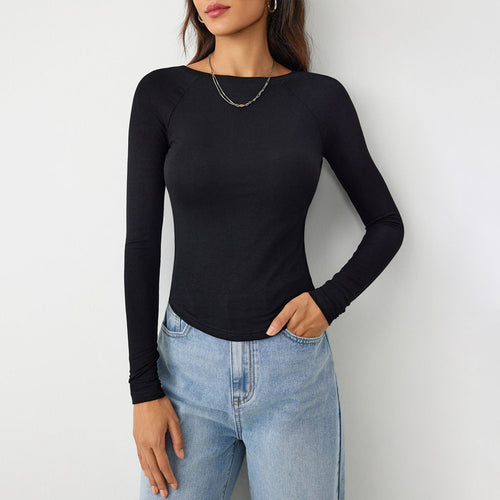 Chemise à manches longues pour femmes avec une coupe flatteuse pour la silhouette et un élégant col rond Chic & Stil