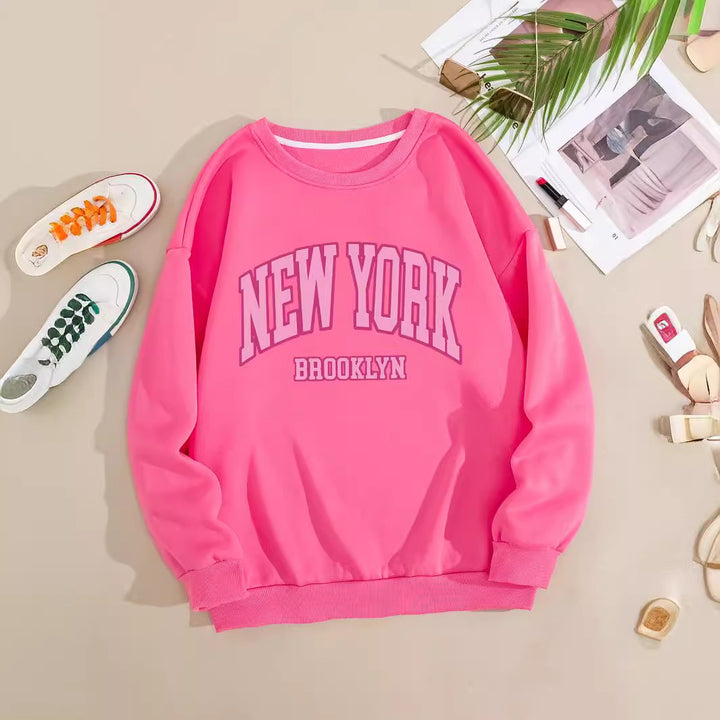 Women's casual sweater with striking NYC print Chic & Stil