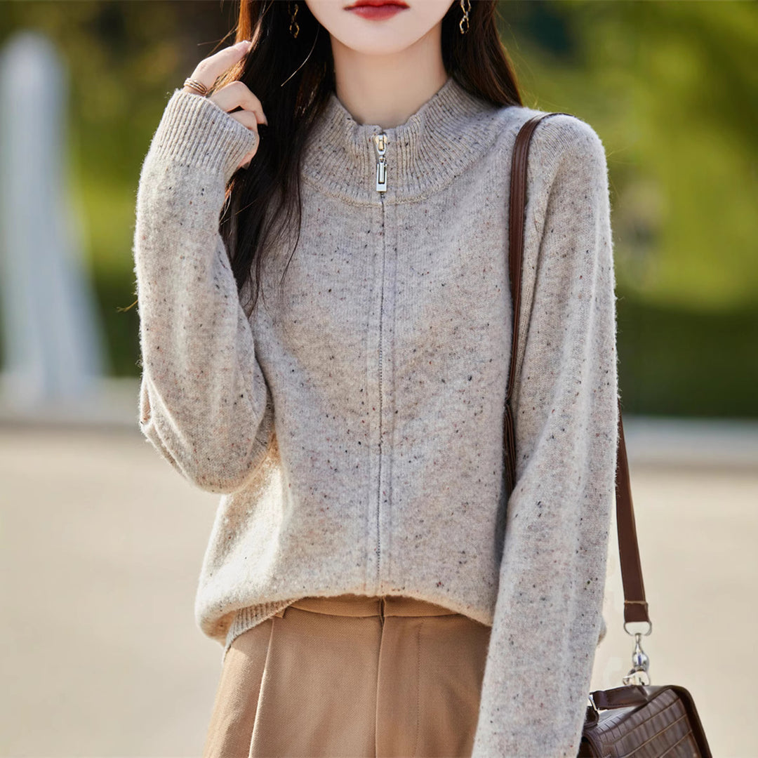 Cardigan femme avec zip et col haut en matériau confortable Chic & Stil