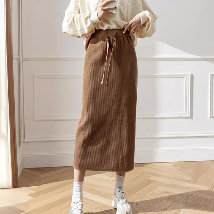 Lune London women's midi skirt with lace at the waist and ribbed design
