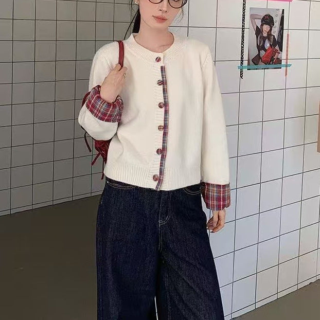 Cardigan féminin à la mode avec motif à carreaux et boutons pratiques Chic & Stil