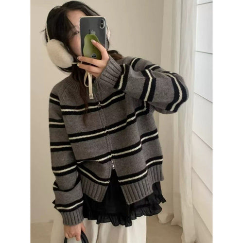 Cardigan tricoté pour femmes avec des rayures modernes Chic & Stil