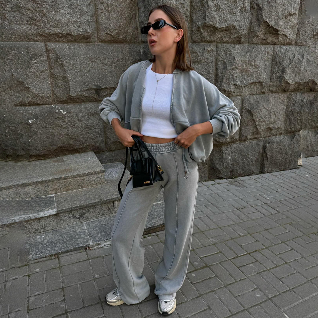 Casual outfit for women with a sweatshirt-like top and a loose-fit pant approach Lune London