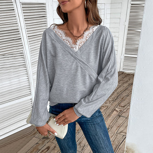 Top pratique de transition pour femmes avec un élégant décolleté en V et un design adapté à la vie quotidienne Chic & Stil