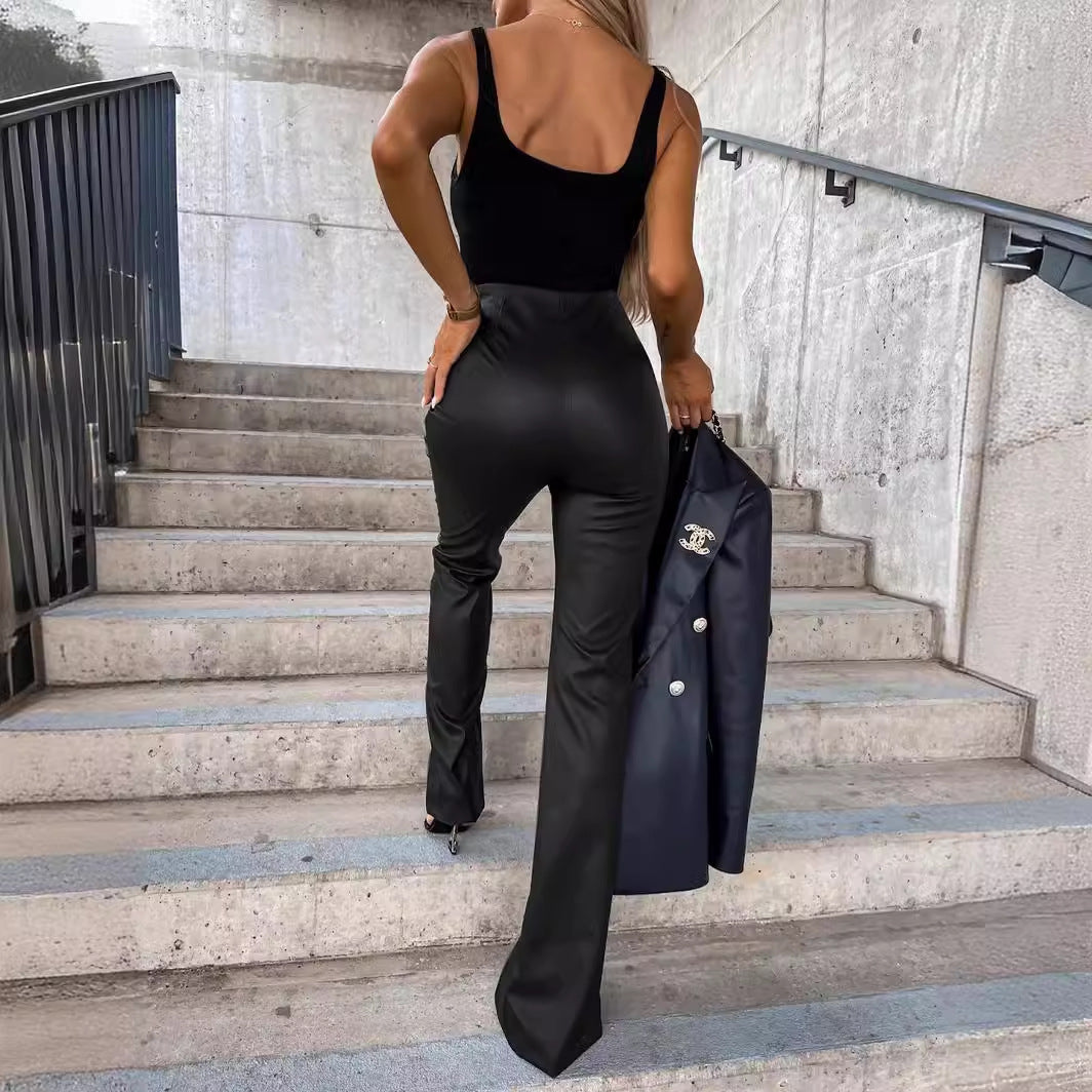 Elegant suit for women with wide legs and extravagant button detail Lune London