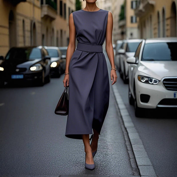 Women's Elegant Maxi Dress with Figure-Hugging Silhouette and Side Slit Lune London