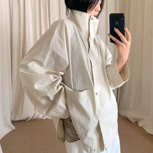 Elegant transition jacket for women with wide lapels and practical pockets Amarae