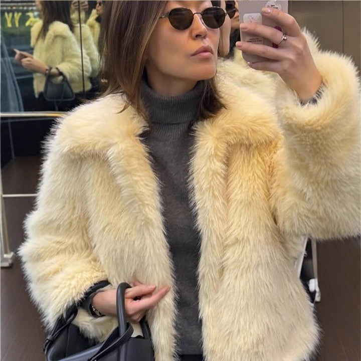 Women Short Blouson made of long-fiber synthetic fur with boxy silhouette and shawl collar Amarae