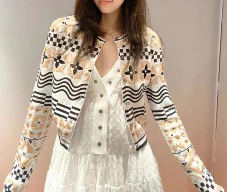 Trendy short jacket for women Lune London
