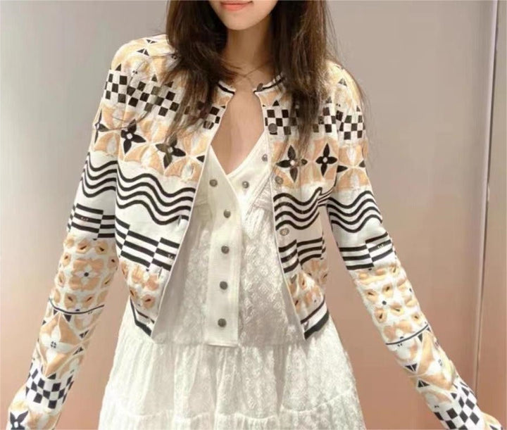 Trendy short jacket for women Lune London