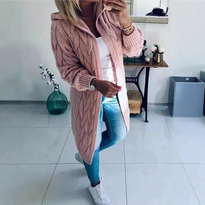 Cardigan en tricot épais pour femmes avec un design de câble nostalgique et des poches pratiques Chic & Stil