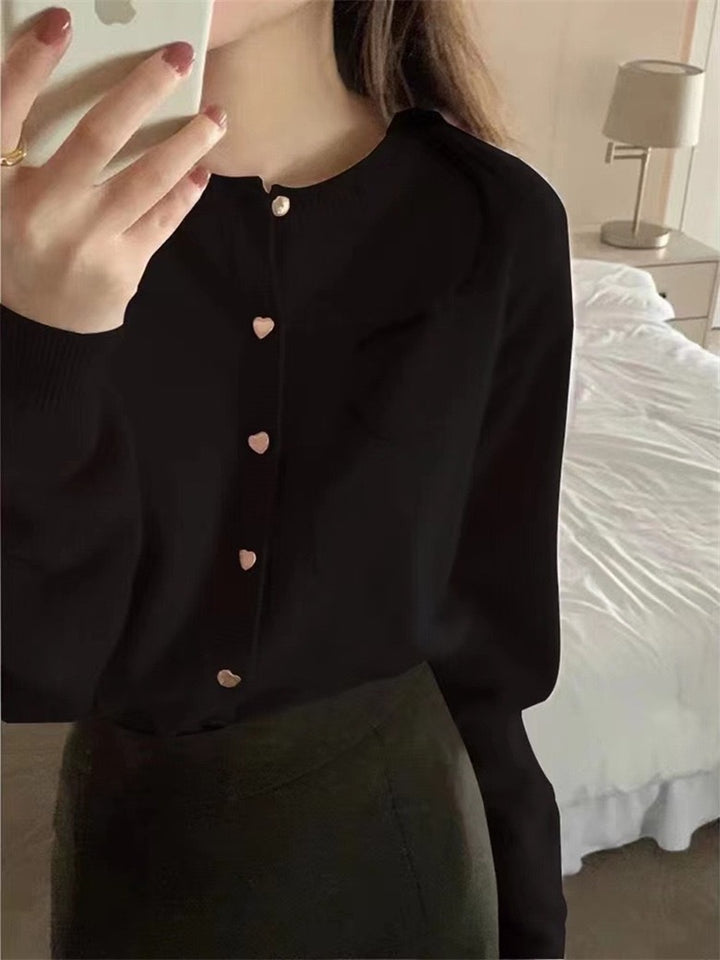 Cardigan féminin en tricot fin avec boutons décoratifs et coupe élégante Chic & Stil