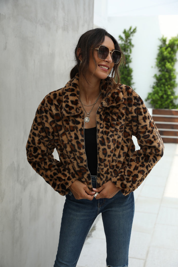 Short jacket for ladies in chic leopard print Style