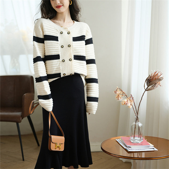 Cardigan pour femmes avec boutons décoratifs et motif rayé Chic & Stil