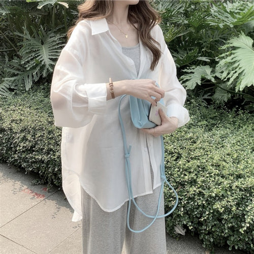 Blouse transparente pour femmes avec coupe moderne et coupe décontractée Chic & Stil