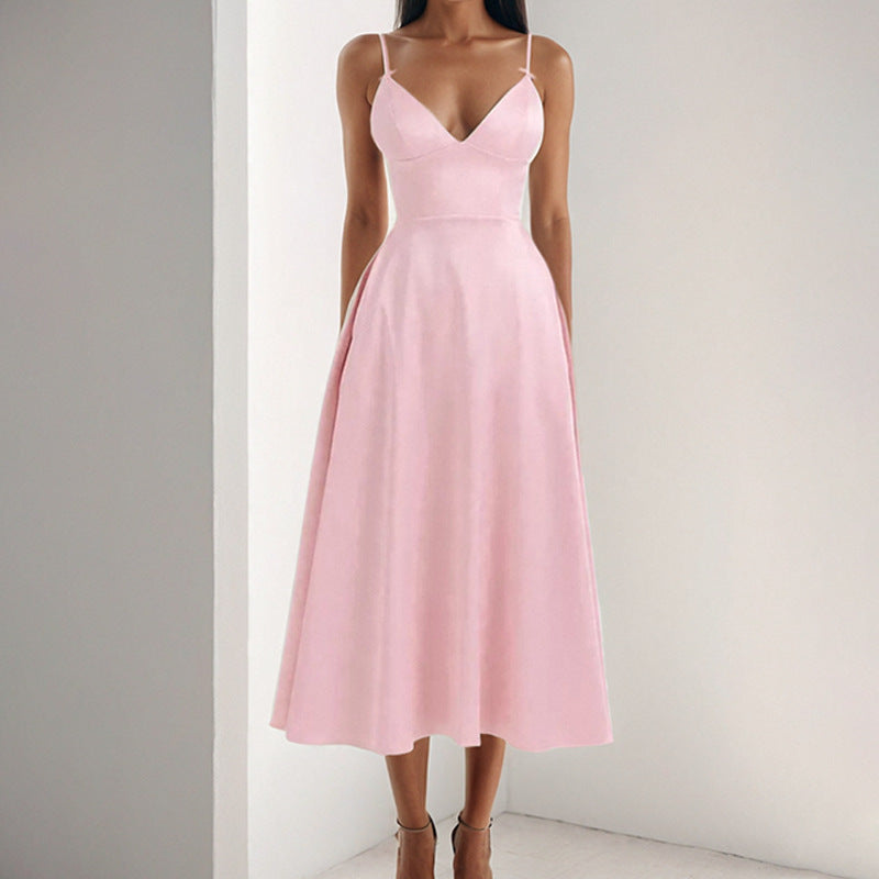 Robe maxi élégante pour femmes avec décolleté en V et jupe fluide Chic & Stil