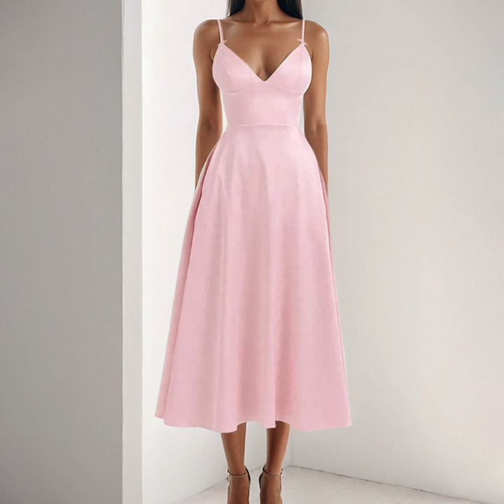 Robe maxi élégante pour femmes avec décolleté en V et jupe fluide Chic & Stil