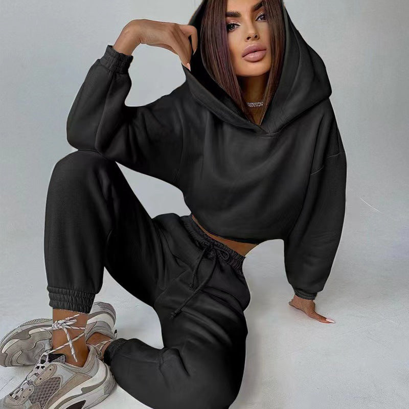 Sporty and casual hoodie set for women with a loose fit Lune London