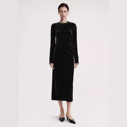 Elegant maxi dress for women in high-quality velvet with long sleeves and trendy V neckline Amarae