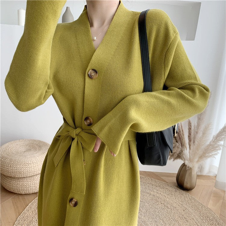 Robe tricotée longueur genou pour femmes avec boutons et ceinture Chic & Stil