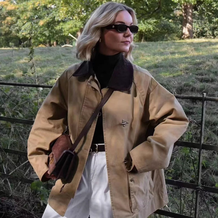 Veste de transition pour femmes avec un col montant chic et des poches pratiques Chic & Stil