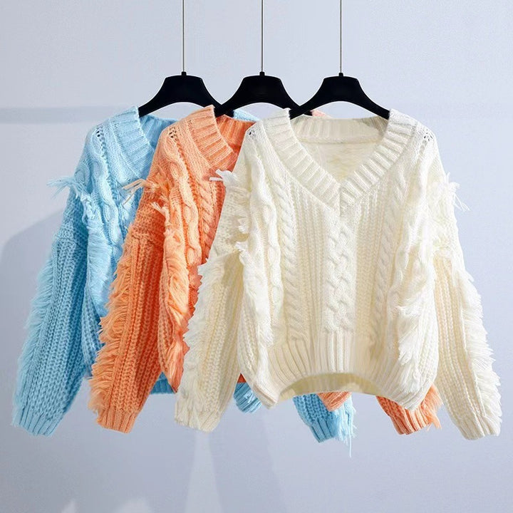 Knit pullover for women with eye-catching fringes and a chic cable knit pattern