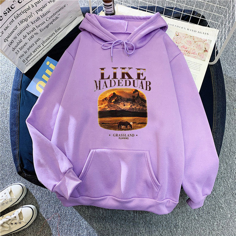 Women's hoodie with artistic landscape motif Chic & Stil
