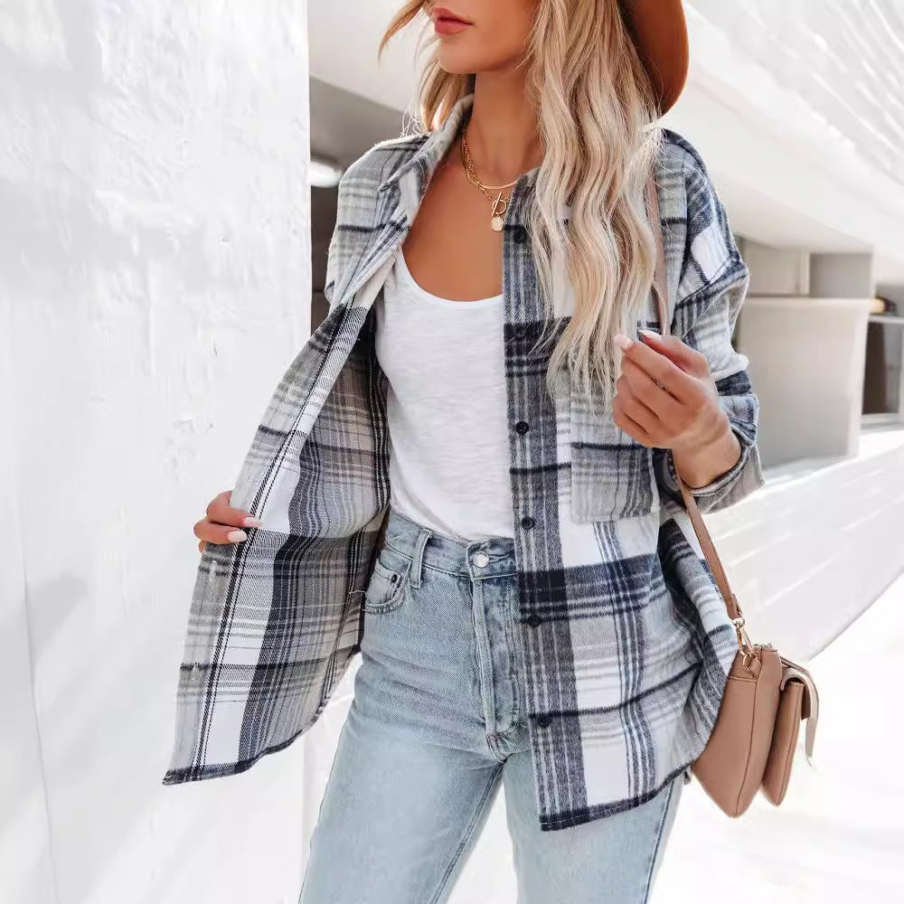 Checked button blouse for women with practical pockets Chic & Stil