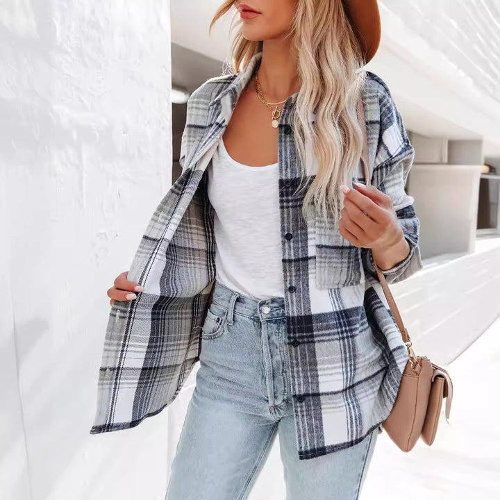 Checked button blouse for women with practical pockets Chic & Stil