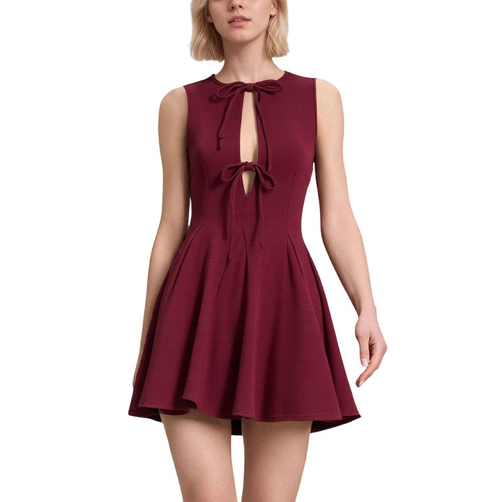 Robe mini femme avec décolleté plongeant et lien de tirage ludique Chic & Stil