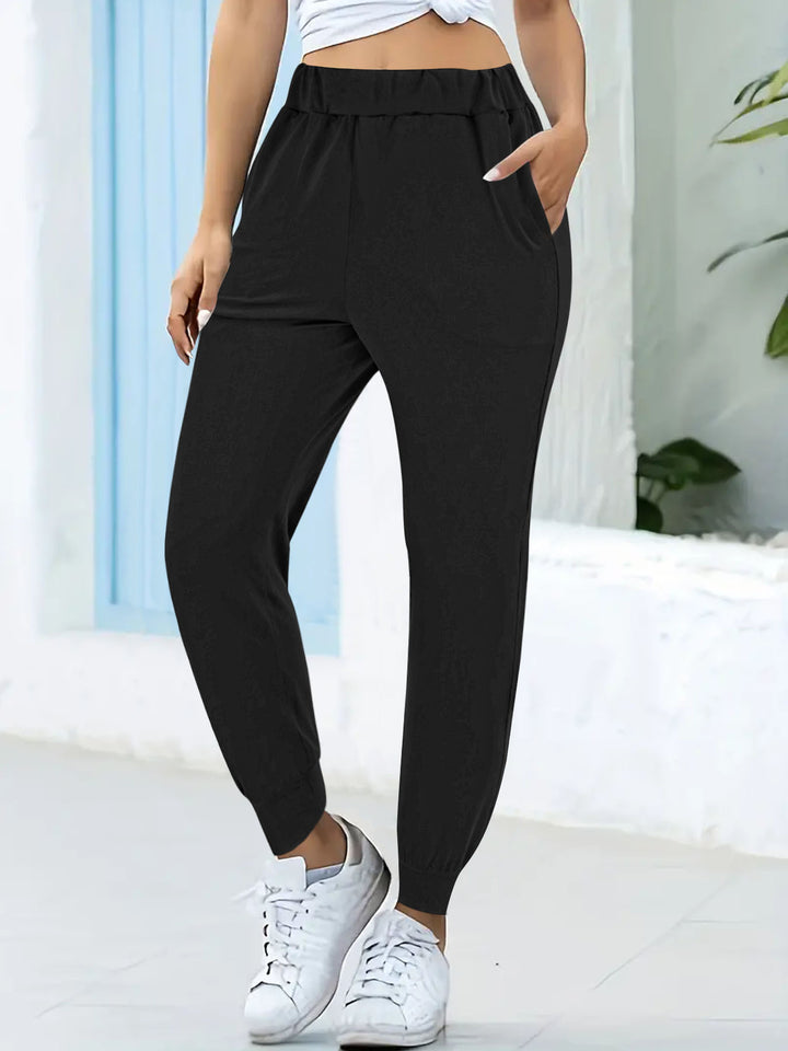Comfortable jogging pants for women with elastic waistband and practical pockets Lune London