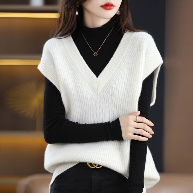 Ladies knitted top with V-neck and layered effect Lune London