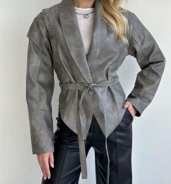 Veste élégante pour femmes en cuir synthétique avec détails décoratifs Lune London