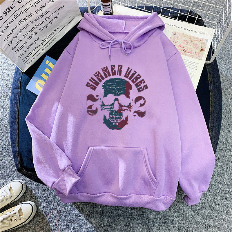 Women's hoodie with artistic skull design Chic & Stil
