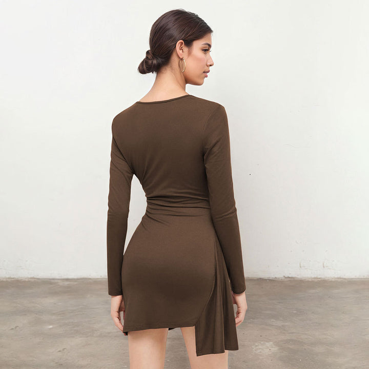 Robe portefeuille femme avec détails de volants décoratifs et silhouette sculptante Chic & Stil