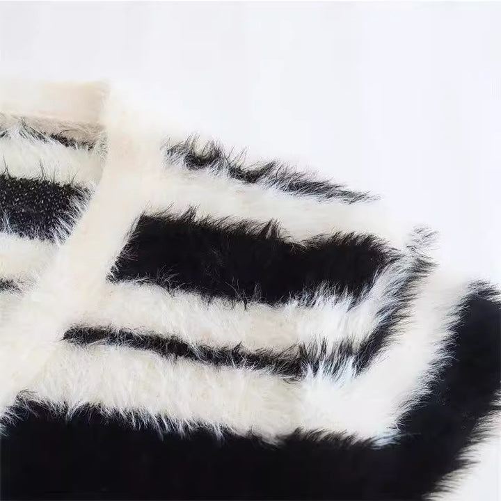 Ladies comfortable knitted cardigan with a modern striped pattern and a soft material Lune London