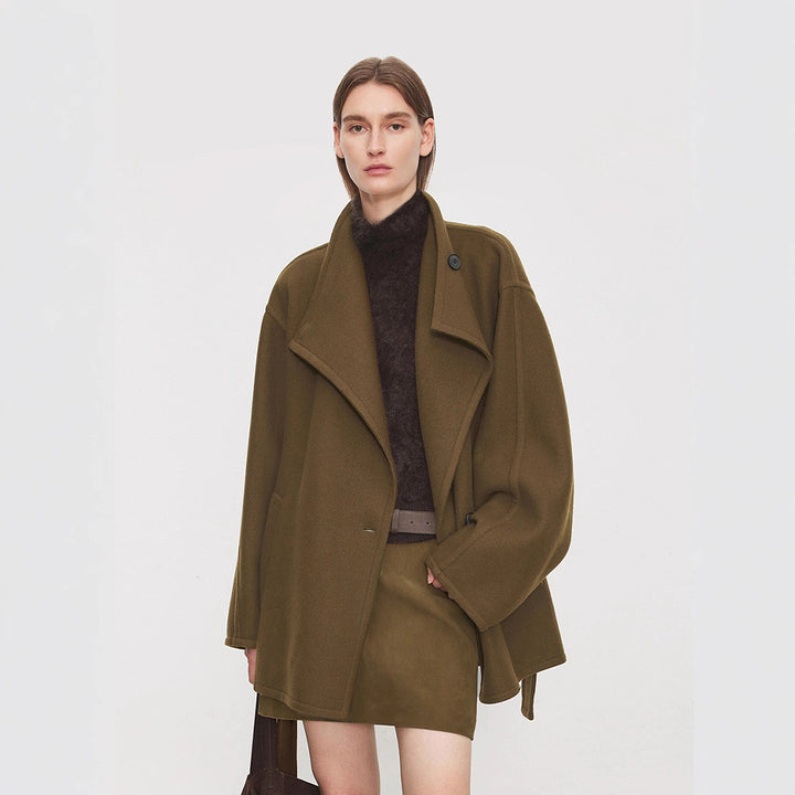 Manteau élégant pour femmes en taille surdimensionnée avec ceinture à nouer Chic & Stil