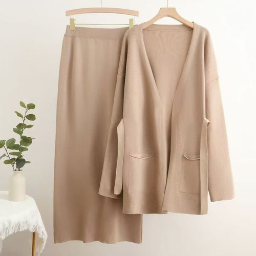 Amarae casual knit set for women with deep V-neck and practical pockets