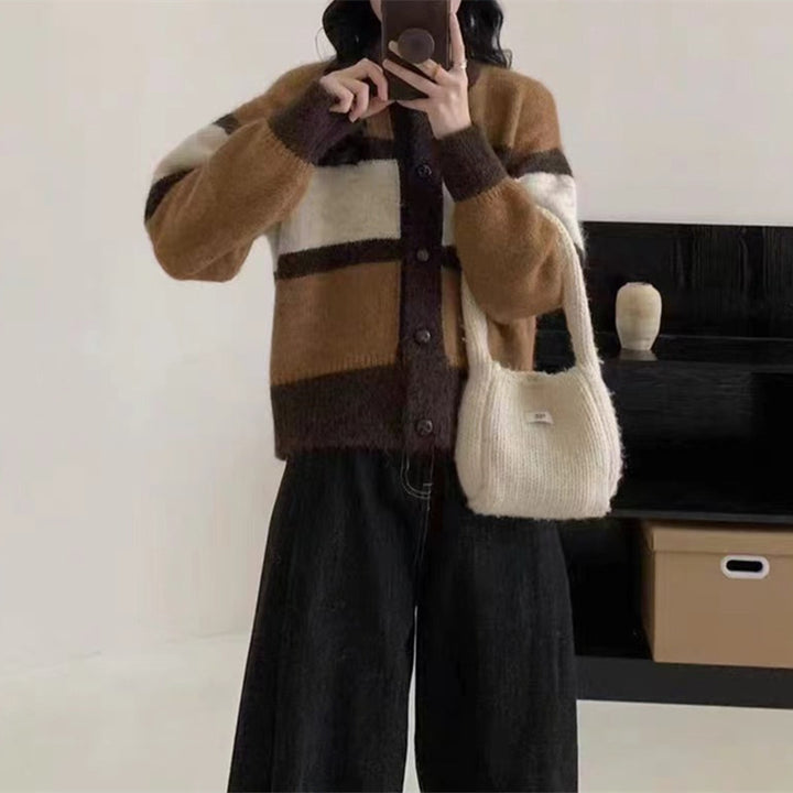 Cardigan pour femmes de haute qualité avec des rayures bloc élégantes et un matériau doux Chic & Stil
