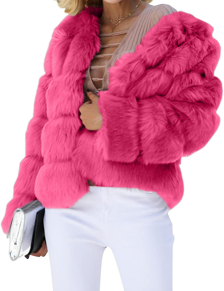 Ladies trendy faux fur jacket with voluminous sleeves and a luxurious cut Lune London