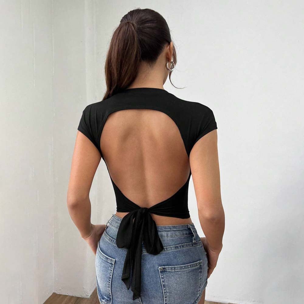 T-shirt court ajusté pour femmes avec des manches découpées esthétiques Chic & Stil