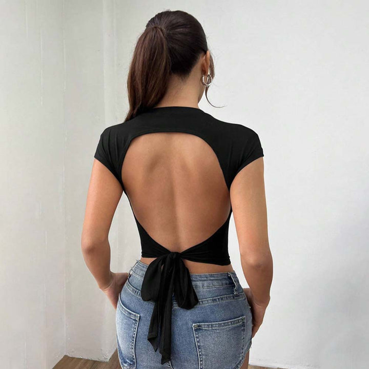 T-shirt court ajusté pour femmes avec des manches découpées esthétiques Chic & Stil