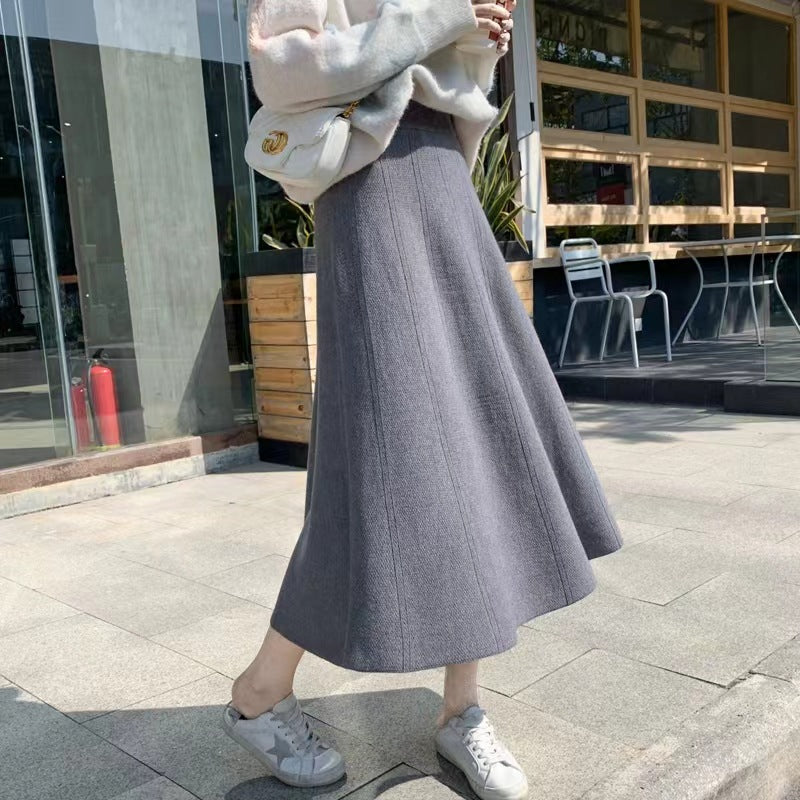 Elegant midi skirt for ladies with a relaxed fit and a decorative textured pattern Lune London