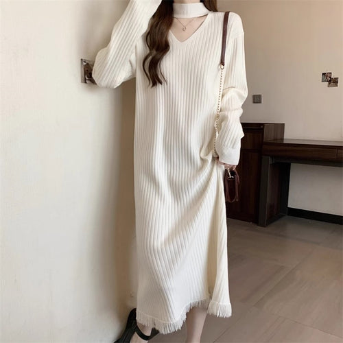 Robe en tricot pour femmes avec décolleté en V et franges Chic & Stil